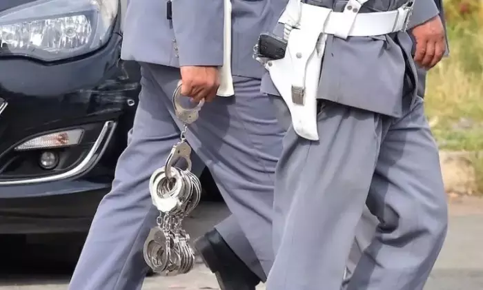نزاع سكني يكشف عن صيد أمني غير متوقع أسلحة مخبأة وسط حي راقٍ بالبير الجديد