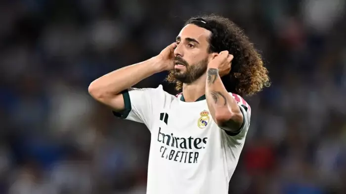 صافرات استهجان تطارد مارك كوكوريا في معقل ريال مدريد بسبب واقعة مثيرة للجدل