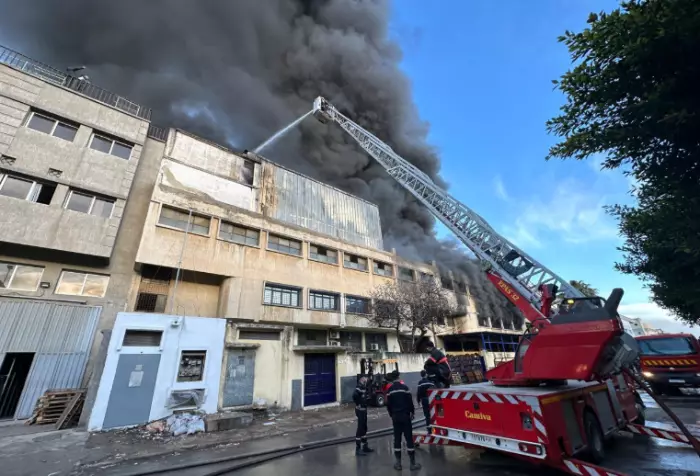 شرارة صغيرة تحوّل معملًا بطنجة إلى جحيم وتحصد روح عامل وخسائر تتجاوز 300 مليون سنتيم