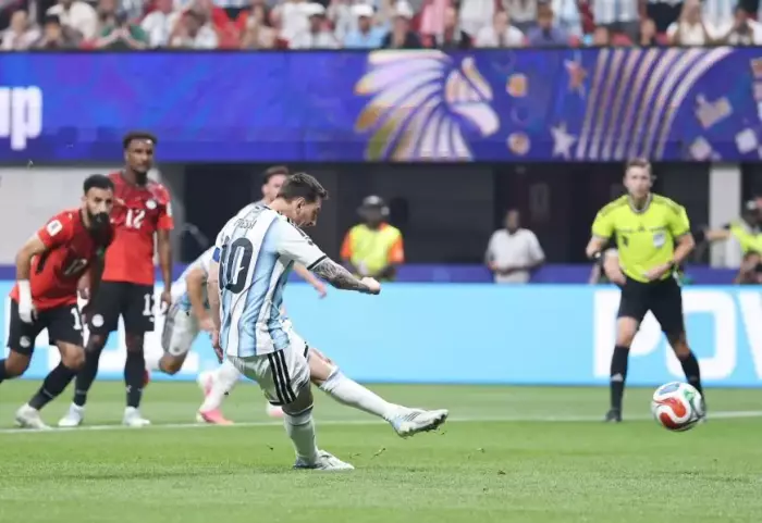 "ريمونتادا" تاريخية تقلب أحلام الفراعنة إلى كابوس والأرجنتين تنتزع بطاقة ربع النهائي من مصر في الوقت القاتل