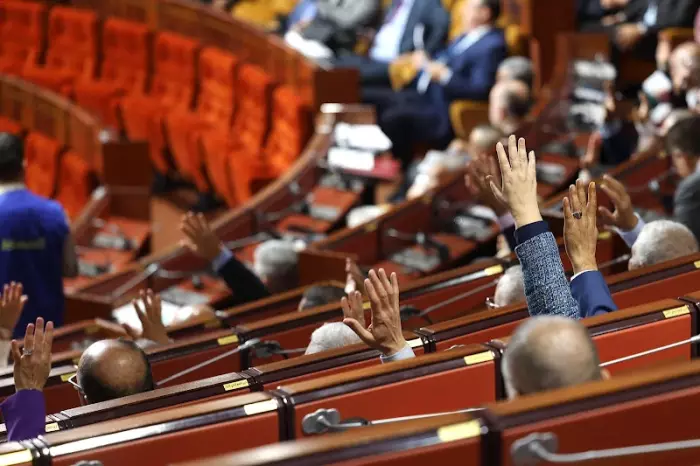 ملف دعم "الفراقشية" يشعل البرلمان الأغلبية تُراوغ والمعارضة تحتج والدستور في مرمى النيران