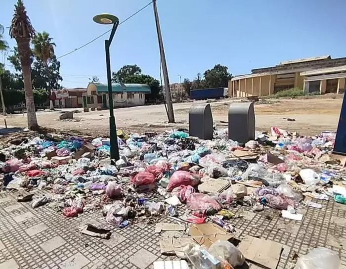 مدينة سيدي يحيى الغرب تتوج ملكة جمال الأزبال أمام أعين الصينين