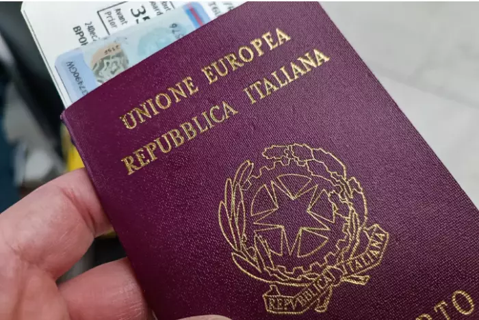 فتح باب تسوية وضعية المهاجرين في إسبانيا 2026 بين الانفراج القانوني والرهانات الاجتماعية الكبرى