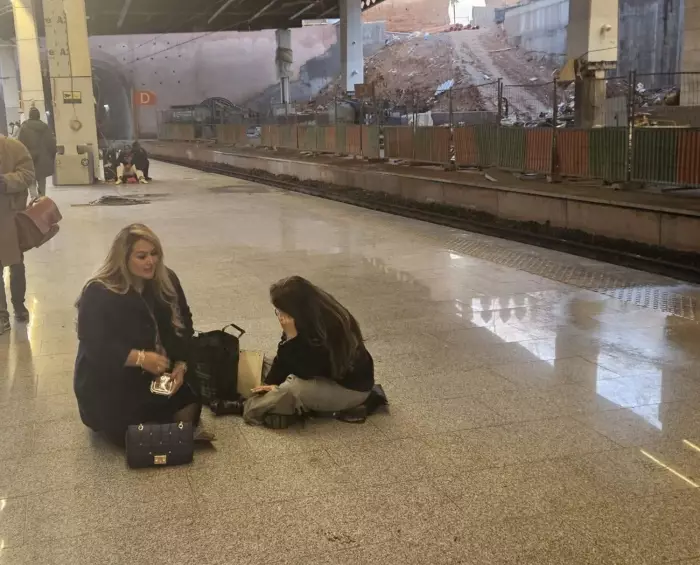 نائبتان برلمانيتان و"البوز" الخاوي في محطة القطار بالرباط