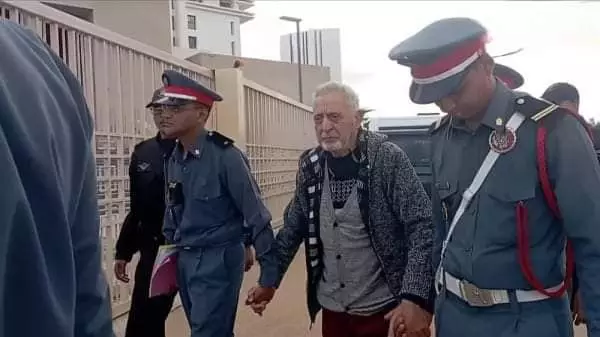 محمد زيان يبقى خلف القضبان وقرار قضائي يُشعل من جديد ملف الاعتقال السياسي والانفراج الحقوقي بالمغرب