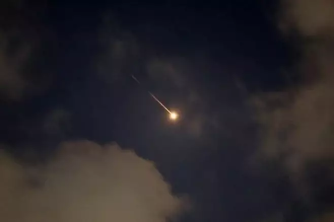 صاروخ باليستي يمني يهز القدس المحتلة والاحتلال يعترف بالخطر القادم من السماء