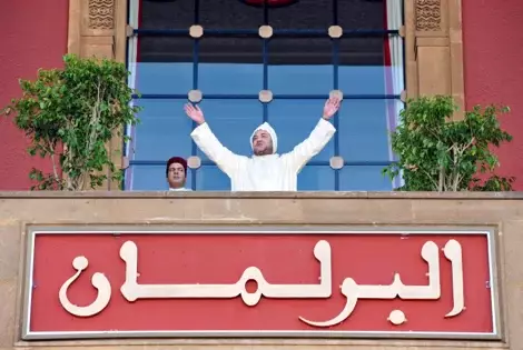 مطلب الملكية البرلمانية يعود إلى الواجهة وهل تفتح انتخابات 2026 معركة الإصلاح المؤجل أم تعيد إنتاج توازنات 1998؟