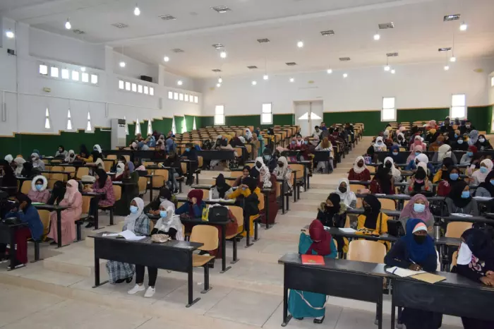 الطلبة على أعصابهم.. متى تدخل “المنحة” إلى الجيوب؟