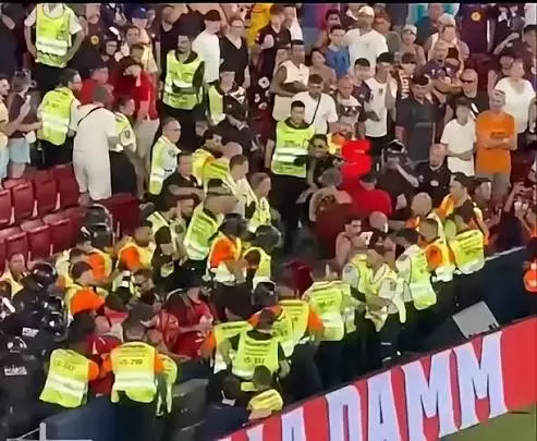 فوضى في الـ"كامب نو" وجماهير الأهلي تحت الصدمة