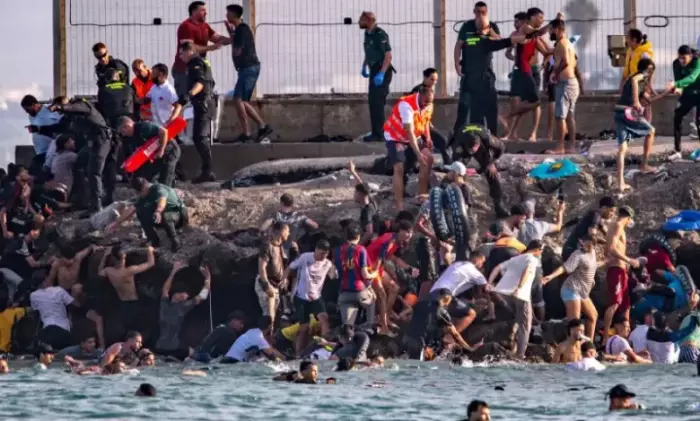 القصة الكاملة للهروب الكبير نحو سبتة و مليلية المحتلتين..من كان وراء الخطة ؟ ولماذا ؟وما تداعيات ذلك؟ 