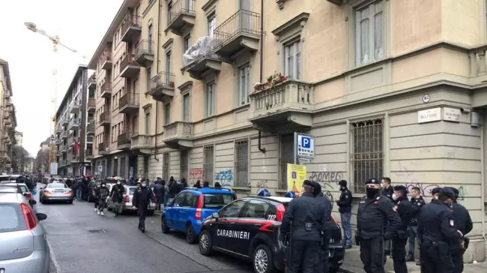 جريمة غامضة تهز أوروبا.. إحراق سيارة دبلوماسية مغربية بعمل انتقامي محتمل