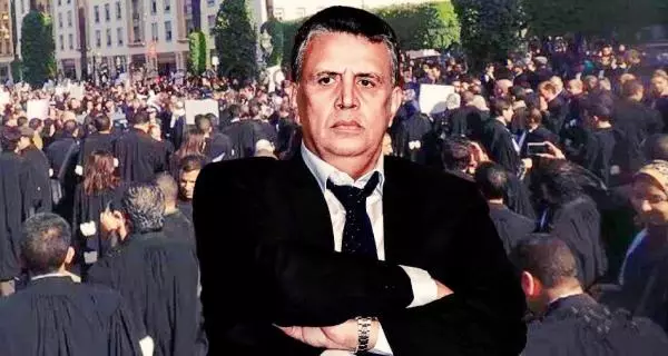 وهبي يتحدى المحامين والشارع القضائي ومستعد للسبّ واللعن مقابل تمرير إصلاح يهزّ مهنة البدلة السوداء