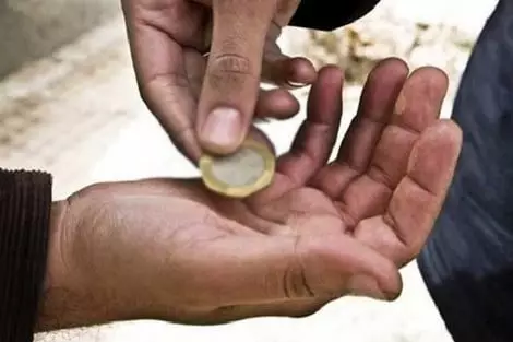 من قاع الفقر إلى قمة الثراء.. حكاية الشحاذ الذي غيرت المجوهرات مصيره