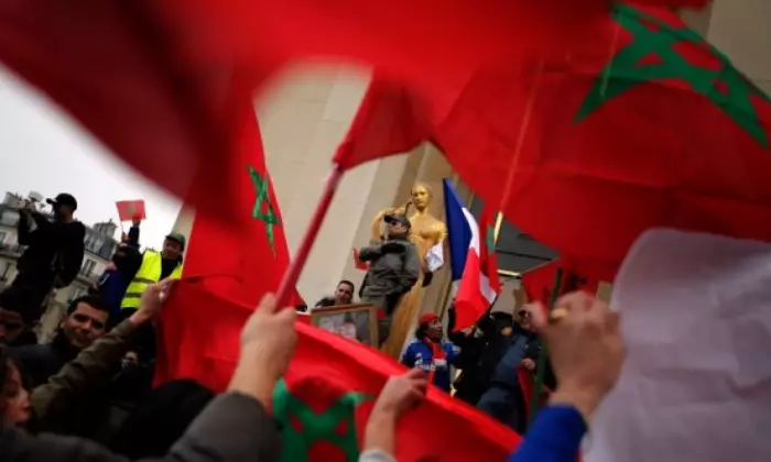 إحراق العلم المغربي بفرنسا يدفع الرباط إلى التحرك قضائياً والمطالبة بمحاسبة المتورطين