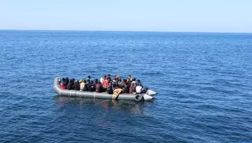 مأساة قارب مهاجرين تشعل الغضب في تونس وتعيد أزمة الفقر والتهميش إلى الواجهة