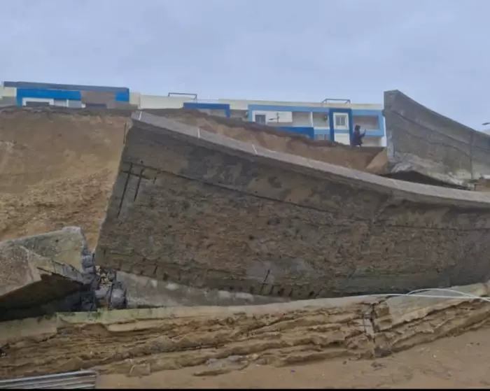 حزام "كورنيش" المهدية يسقط فجأة وأمواج البحر تفضح هشاشة البناء