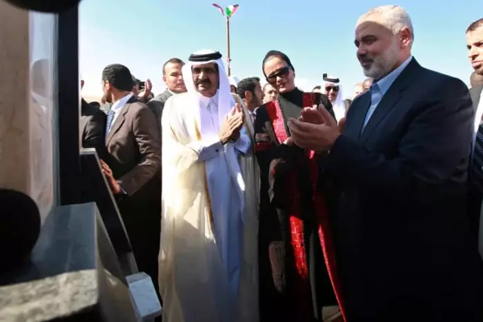 كان سندا قويا للقضية الفلسطينية..الوجه الآخر للأمير  حمد بن خليفة آل ثاني الذي ودعه العالم أمس 