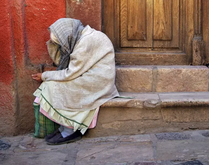 الفقر يزداد والتسول يتحول إلى مهنة في شوارع المغرب