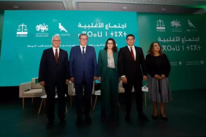 لوبيات الفساد تمهّد الطريق لأخنوش نحو 2026 وهل يُعاد إنتاج نفس الكومبارس السياسي؟ 