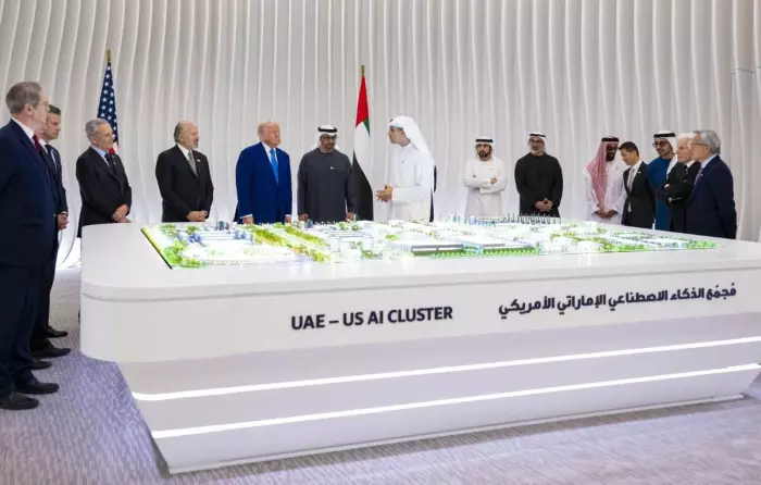 أمريكا تفتح بوابة الرقاقات المتقدّمة أمام G42 والإمارات تصبح مركز الذكاء الاصطناعي العالمي الجديد