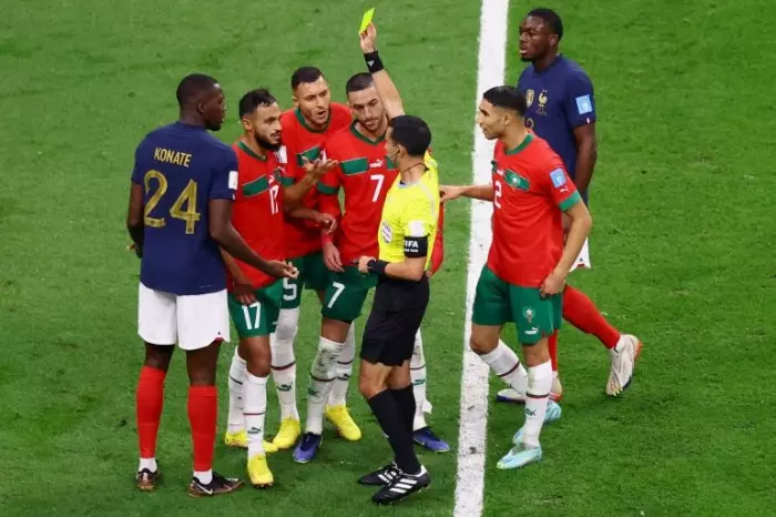 مبارة أسود الاطلس ضد الديوك..أبرز  توقعات النتيجة حسب الخبراء ووسائل الإعلام العالمية 