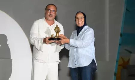 فيلم "أبي لم يمت" يتوج بالجائزة الكبرى في مهرجان سينما الشاطئ بالهرهورة