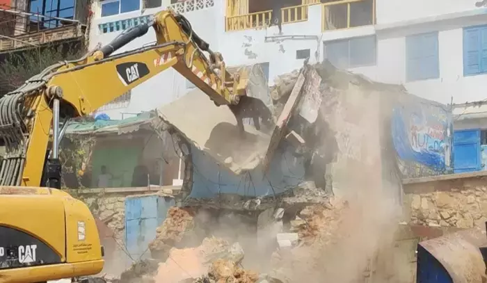 شكاية وغضب لسكان الدراركة بأكادير من البنيات الأيلة للسقوط