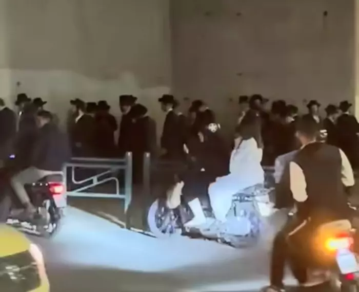 خطير: اليهود يتخدون من حائط باب دكالة بمراكش حائطا بديلا لحائط المبكى في فلسطين