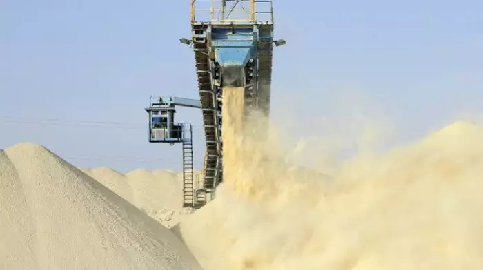 المغرب يملك 70% من الاحتياطي العالمي للفوسفاط ويكتفي بفتات سوق البطاريات
