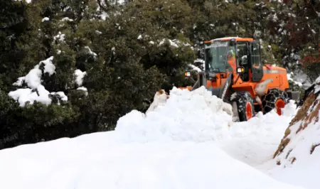 خنيفرة في مواجهة قسوة الثلج والشتاء وسط تعبئة لفك العزلة عن الجبال