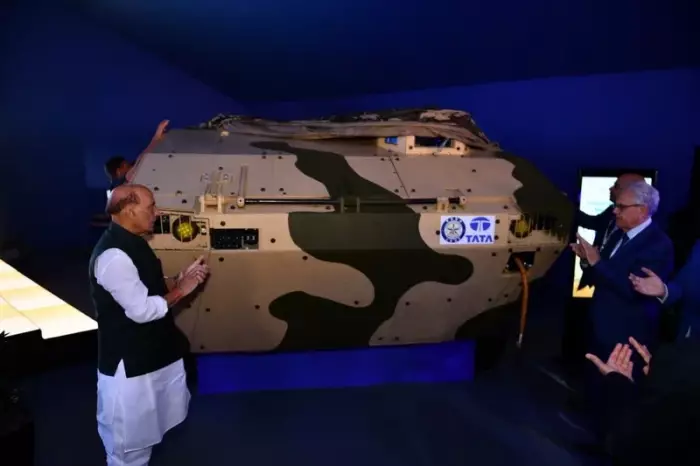 الجيش المغربي يتسلم مدرعات هندية