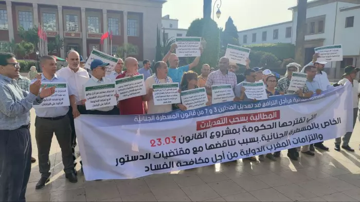 المجتمع المدني يحتشد أمام البرلمان رفضًا لقانون يجهز على حق اللجوء إلى القضاء في قضايا الفساد والمال العام