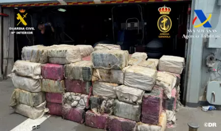 عملية دولية بقيادة مغربية تطيح بسفينة "سكاي وايت".. إنزال الكوكايين الكبير غرب الكناري