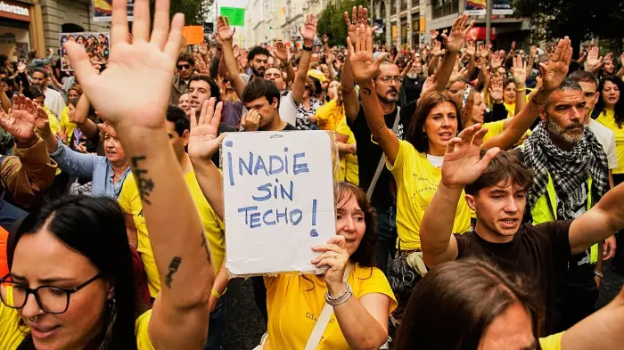 إسبانيا على صفيح ساخن ونقابتا "CCOO" و"UGT" تعلنان أول إضراب عام منذ 14 سنة قبل انتخابات 29 نونبر
