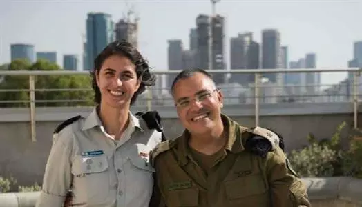 تصدرت محركات البحث ما لا تعرفونه عن خليفة افيخاي ادرعي المسلمة التي أخفت التحاقها بالجيش عن اسرتها