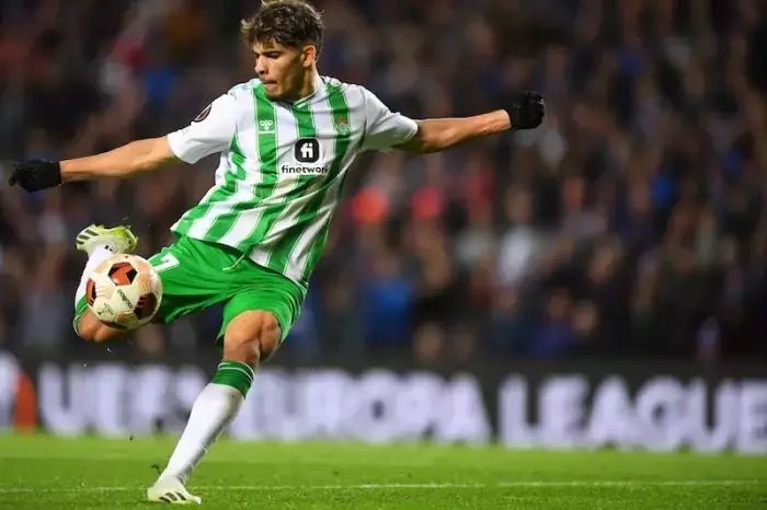 زلزولي يفجّر المفاجأة..المغربي الذي هزّ أوروبا يدخل نادي الـ100 بشعار بيتيس ويخطف الأنظار مجددا