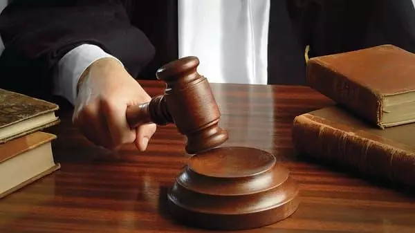 منعطف جديد في ملف الفواتير الوهمية والمحكمة تفرج عن متهمين وتؤجل الحسم في القضية 