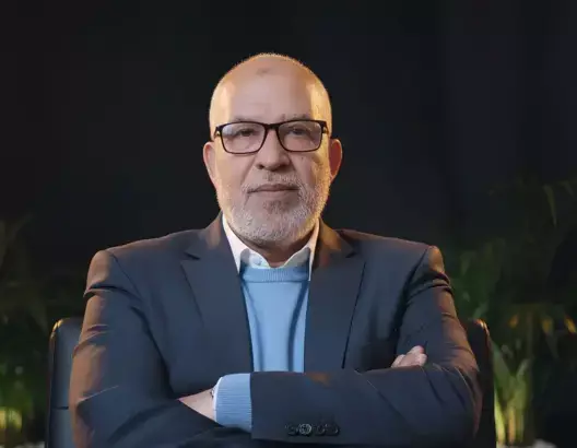 حين يصبح عصير النفايات أمام النوافذ أقوى من صوت المواطن