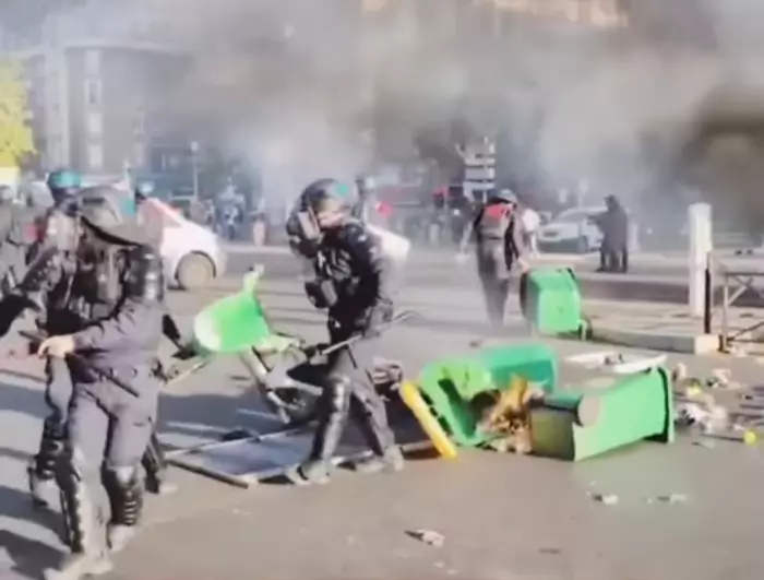 فرنسا تغلي مجددًا… انتفاضة الشارع تهدد عرش ماكرون
