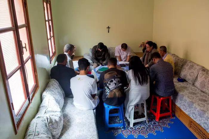 تحويل المنازل إلى دور عبادة سرية يجر تدخل وزارة الداخلية وحملة ميدانية للحد من الظاهرة
