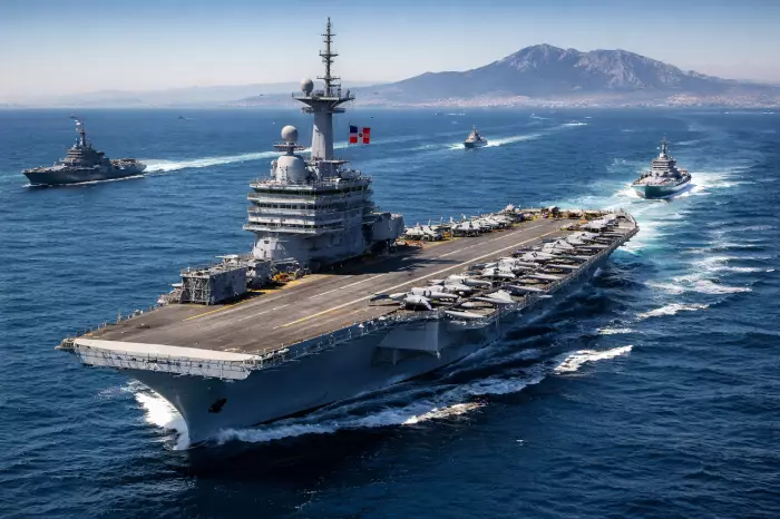 فرنسا تعود بقوة إلى سباق التسلح في المغرب وتعرض مدرعات وغواصات ورادارات لاستعادة النفوذ العسكري