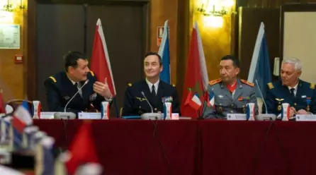 المغرب وفرنسا يعيدان شحن التحالف العسكري في لقاء استثنائي بباريس