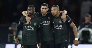 "مبابي" و"ديمبيلي" في قلب مدرجات ملعب الرباط لمتابعة "حكيمي"