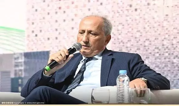 غضب الأساتذة ينفجر من جديد والموقوفون يلوحون بالاعتصام ويتهمون الوزارة بـ"العقاب المزدوج"