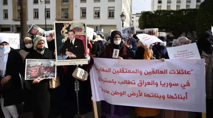 بين مطرقة الوصم وسندان الإهمال..عائلات مغاربة سوريا والعراق ترفع الصوت في وجه الدولة