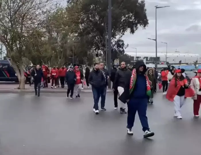 تشديد أمني غير مسبوق في افتتاح "الكان" وتفتيش صارم أدى إلى مصادرة سجائر ومظلات قبل مواجهة المغرب وجزر القمر