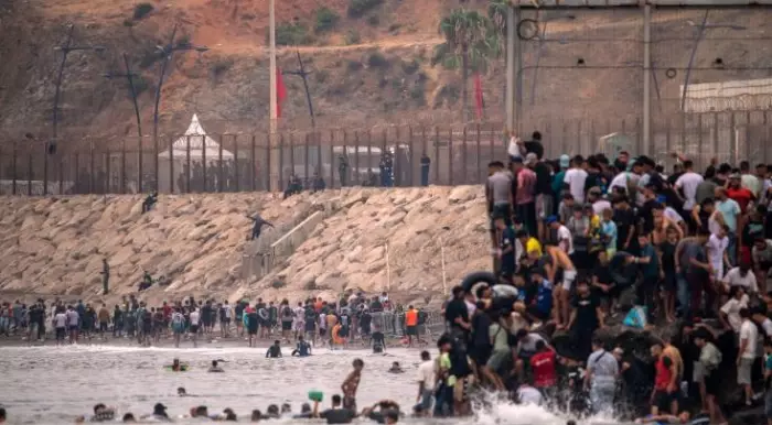 سبتة تزرع الخوف في قلوب الجالية..هل يدفع مغاربة إسبانيا ثمن أزمة لم يصنعوها؟