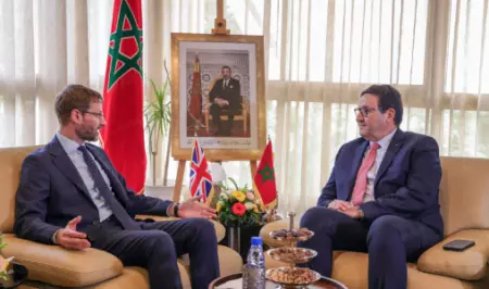 قيوح يبحث مع السفير البريطاني سبل الارتقاء بالتعاون المغربي البريطاني في مجال النقل الجوي