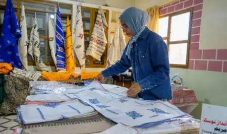 نساء ميدلت ينسجن خيوط التمكين من التراث.. والمبادرة الوطنية تصنع نهضة اجتماعية واقتصادية