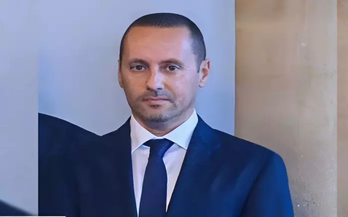 الصحة تُباع بالتقسيط ولوبي المصحات يبتلع التأمين والحكومة تتفرج على انهيار المستشفى العمومي